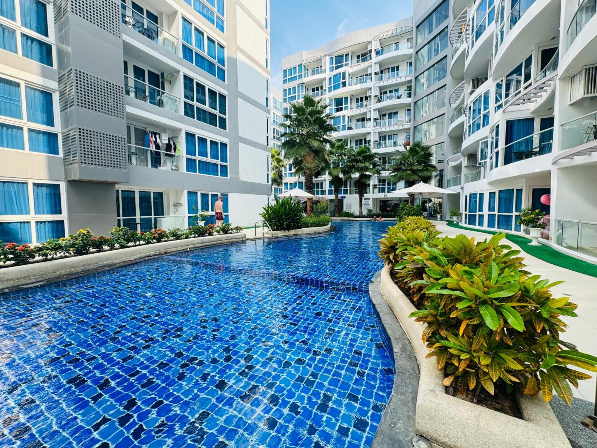 Appartamento Grand Avenue Conde Pattaya Esterno foto